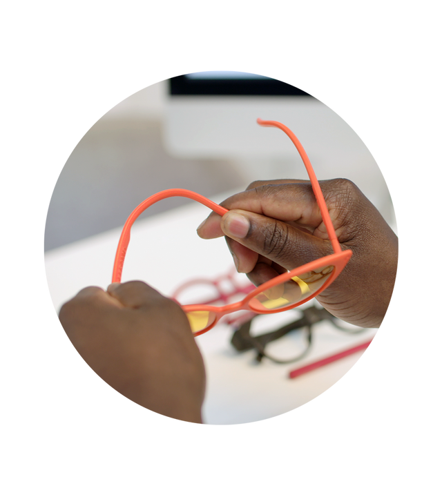 REFRAMD Showcasing the bend strenght of its frames