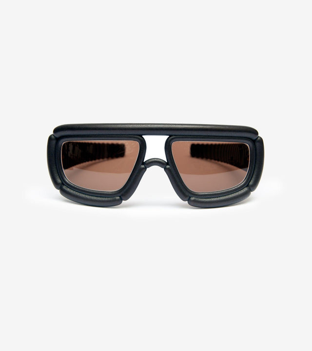 High-fashion black eyewear with cushioned frame design, perfect for trendsetters