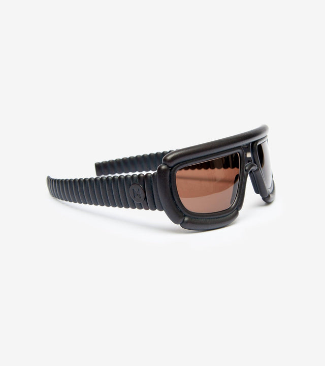 High-fashion black eyewear with cushioned frame design, perfect for trendsetters